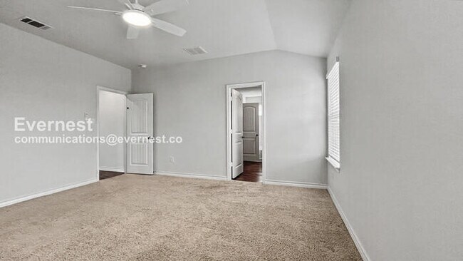 Building Photo - PROMO: Get 50% off the first month’s rent when you sign the lease today! / 3 Bed/2 Bath Home with...