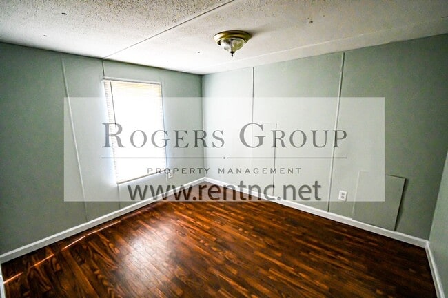 Building Photo - 65 Mark St