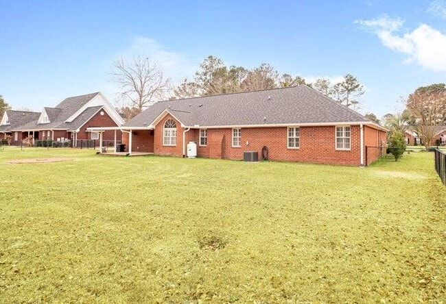 Building Photo - 655 Torrey Pines Dr