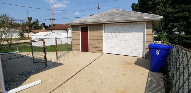 Building Photo - 3 Bedroom North side Ranch with Garage