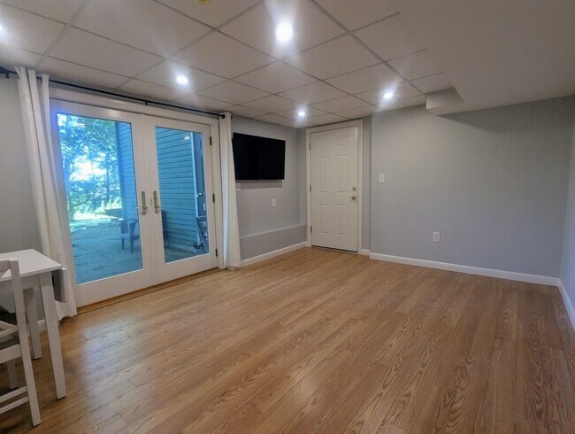 Building Photo - 25 Oakhurst Ave