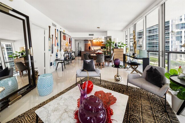Building Photo - 495 Brickell Ave