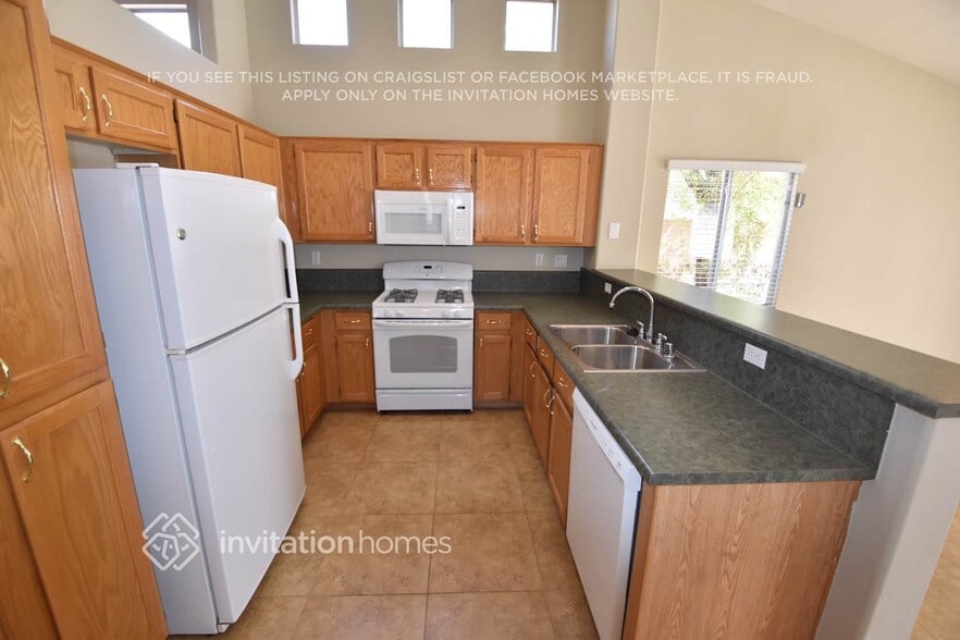 Building Photo - 320 Perry Ellis Dr