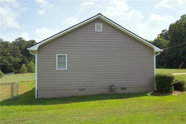 Building Photo - 374 McGiboney Rd