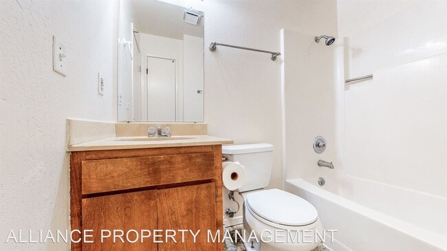 Building Photo - 3 br, 2 bath House - 72 Kingston Lane (Way