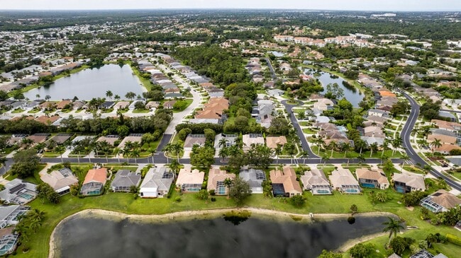 Building Photo - ** BRIARWOOD ** 3 BED / 2 BATH - POOL HOME - TURNKEY FURNISHED - SEASONAL OR SHORT TERM