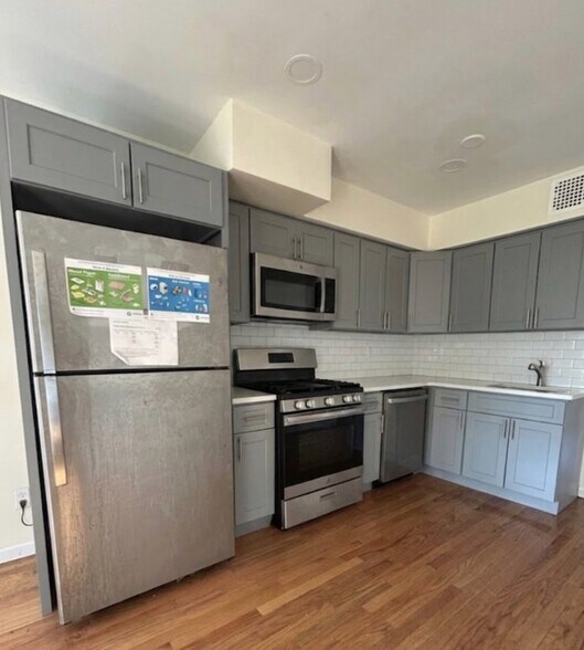Building Photo - 964 East 100th Street