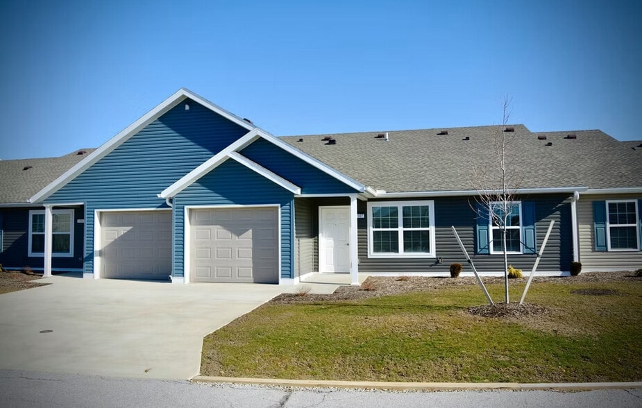 Building Photo - Bayberry Cove