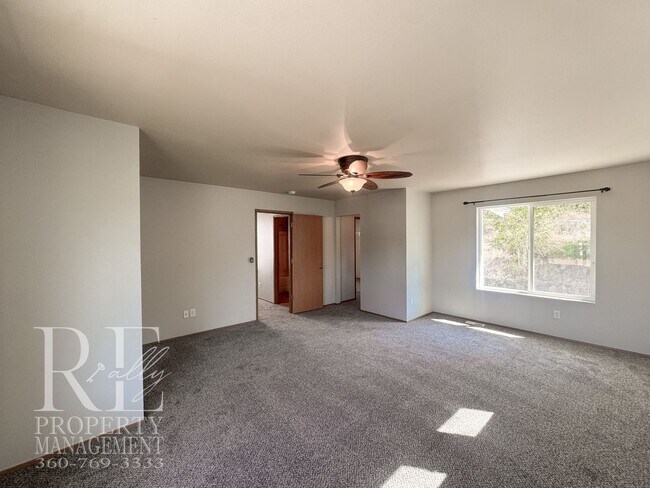 Building Photo - 2290 SW Siskin Cir