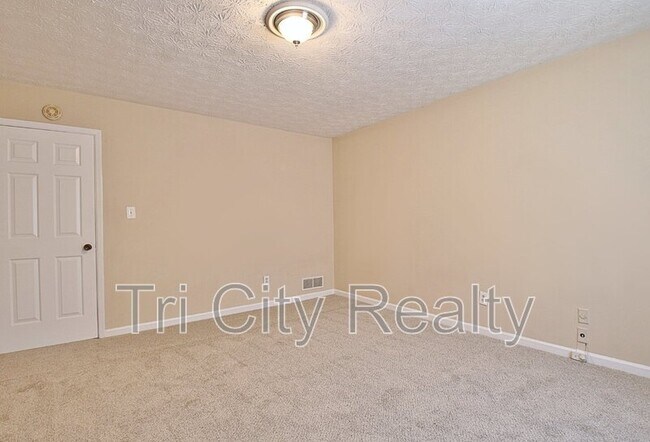 Building Photo - 220 Meadowbrook Ct