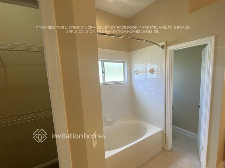 Building Photo - 1970 Cloister Ct