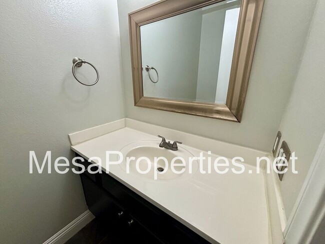 Building Photo - 118 N Glendora Ave