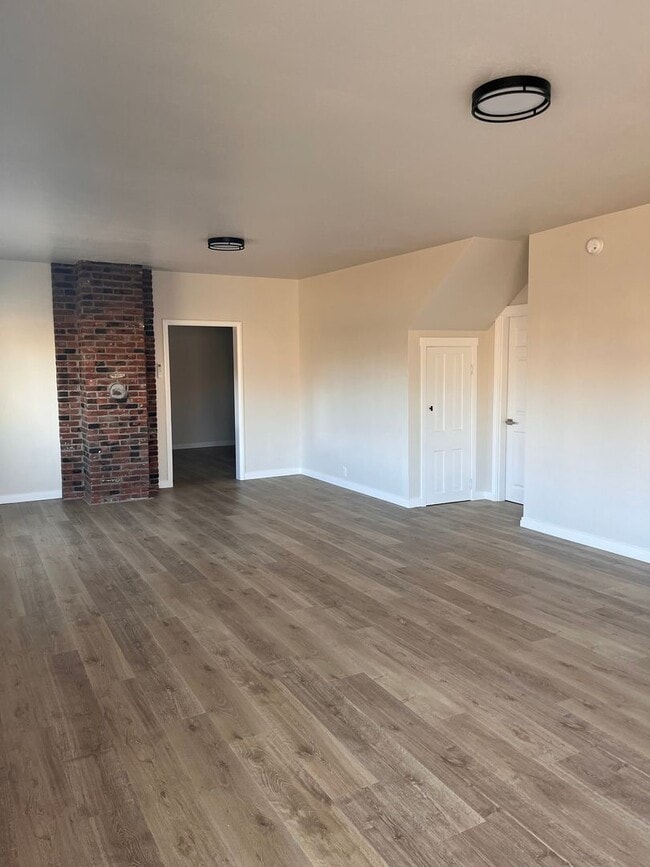 Building Photo - 315 N 1st St