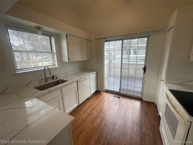 Building Photo - 6620 Fireside Ct