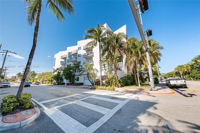 Building Photo - 7700 Collins Ave