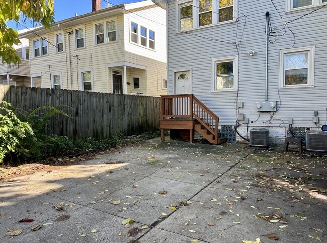 Building Photo - 212 E Hudson St