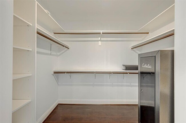 Building Photo - 520 E Castle Harbour Dr