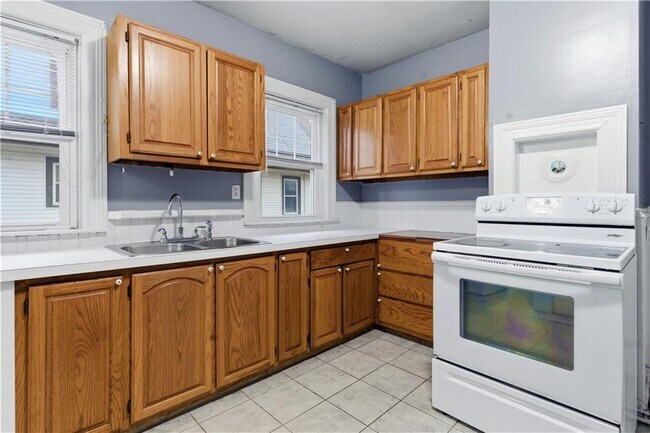 Building Photo - 63 Park Ave