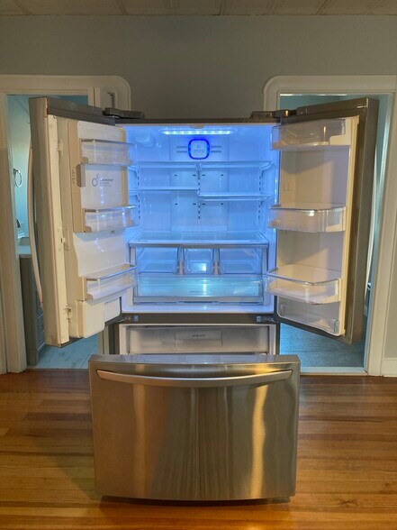 Building Photo - 56 Howland St