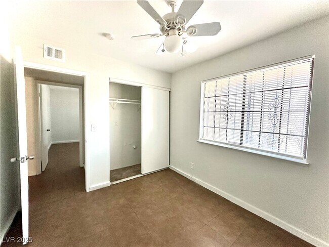 Building Photo - 2112 Venus Ave
