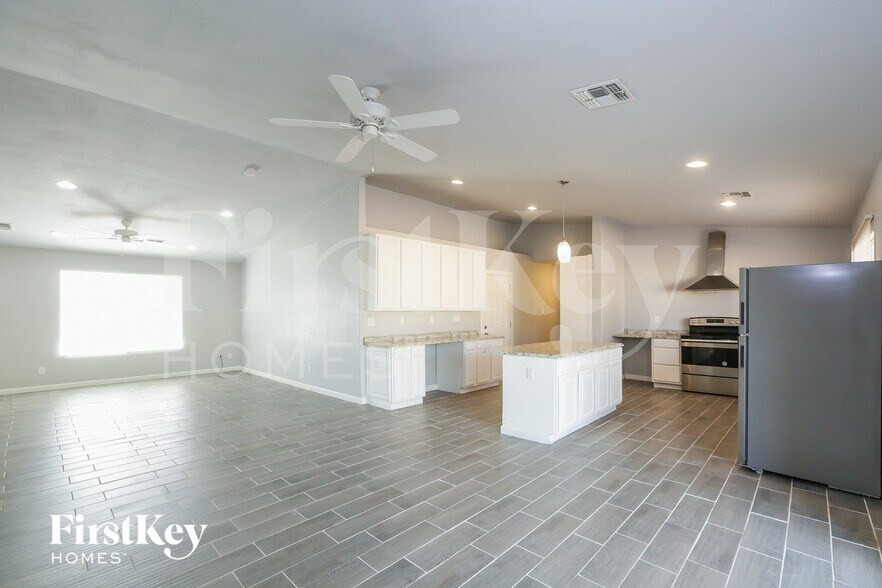 Building Photo - 4538 W Palo Verde Ave