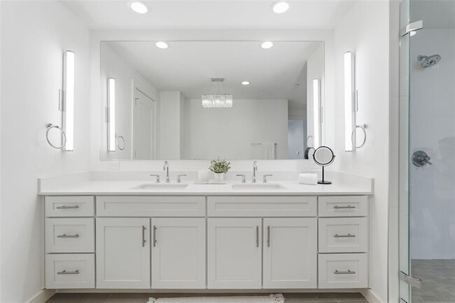 Building Photo - 920 N Osceola Ave