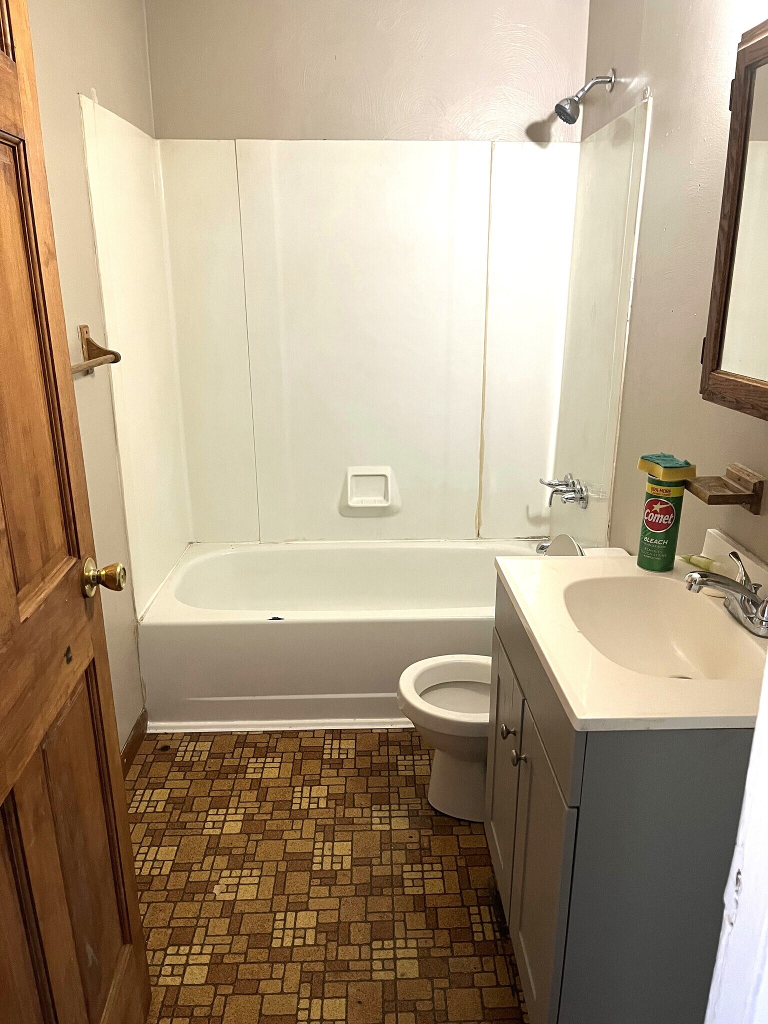 Building Photo - 501 E 7th St