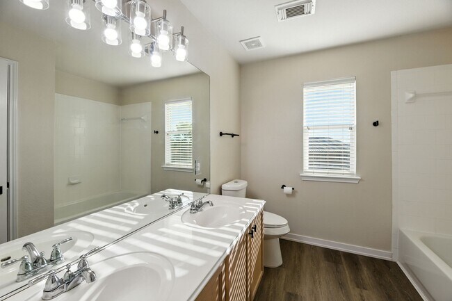 Building Photo - 3933 Brook Hollow Dr