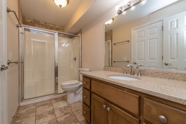 Building Photo - Spacious 2 BD/ 1BA apartment in great location in Downtown Augusta for rent!