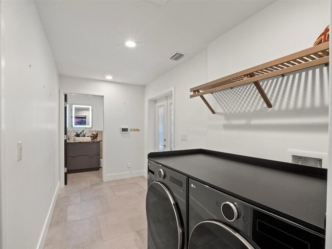 Building Photo - 1021 Temple Grove Pl