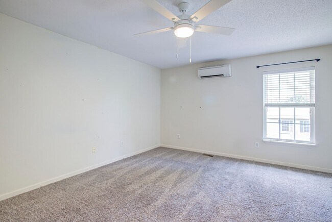 Building Photo - 3 Bedroom / 2.5 Bath Condo - Johnson City, TN