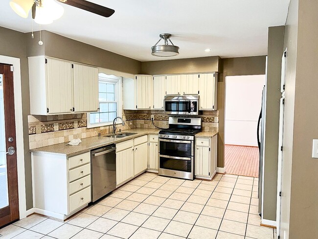 Building Photo - 3502 Old Jones Rd