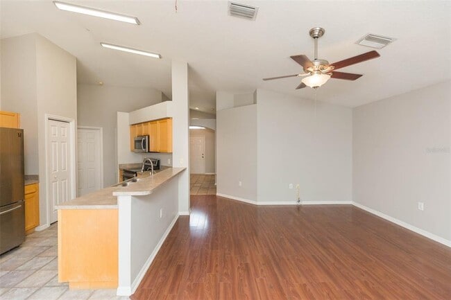 Building Photo - 4550 Roundview Ct
