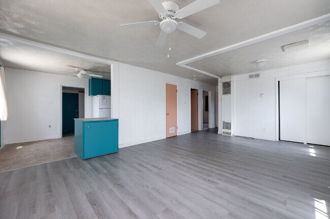 Building Photo - Charming 2-Bedroom Home in Aztec, NM - Per...