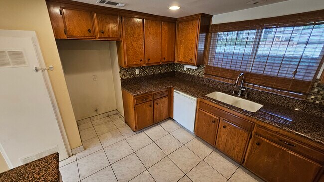 Building Photo - 279 N Holliston Ave