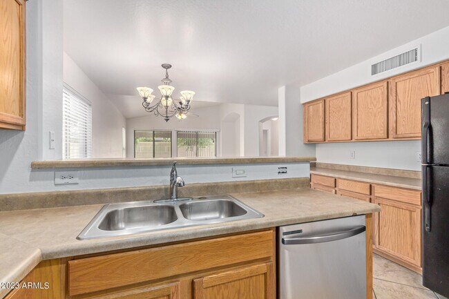 Building Photo - 2521 W Desert Spring Way