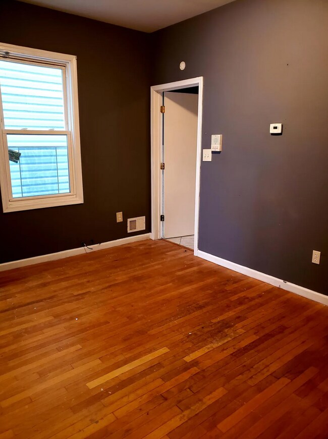 Building Photo - 250 Inslee Pl