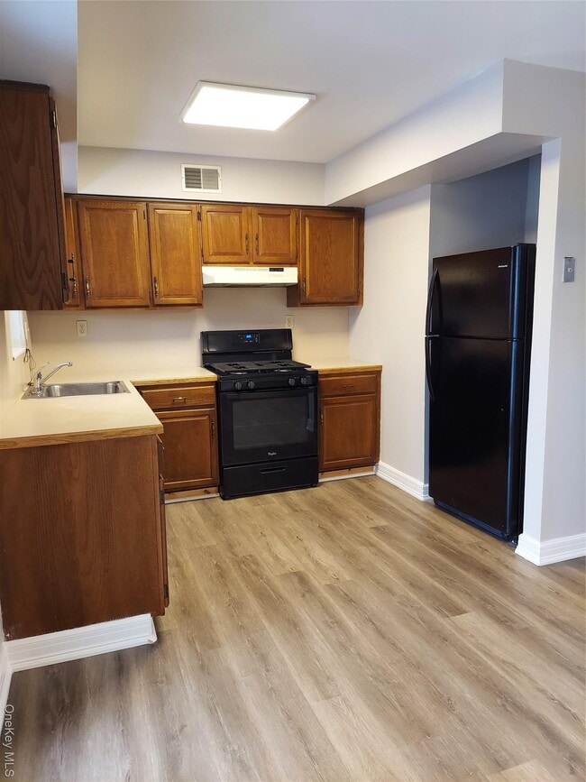 Building Photo - 50 Bon Aire Cir