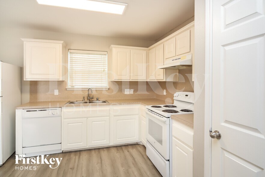 Building Photo - 2621 Marlin Dr