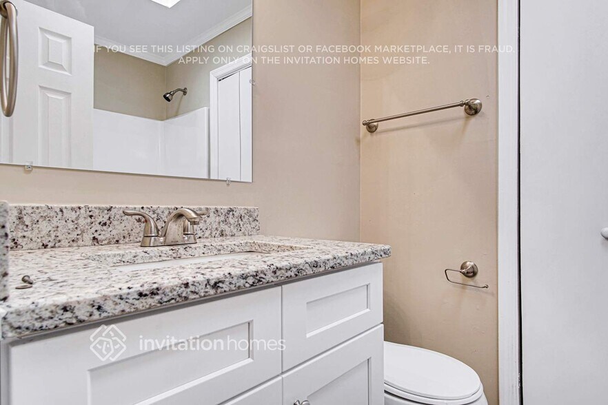 Building Photo - 521 Ivy Ln