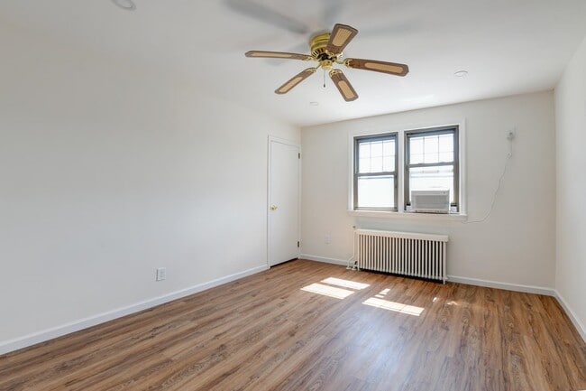 Building Photo - 815 3rd St