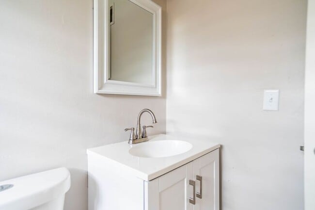 Building Photo - 331 Kendall Pl