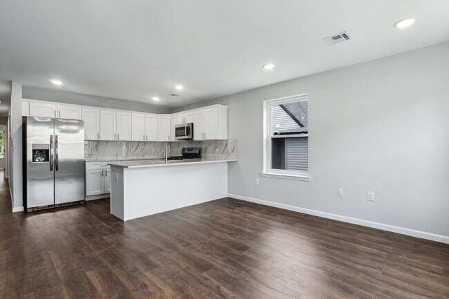 Building Photo - 889 S 17th St