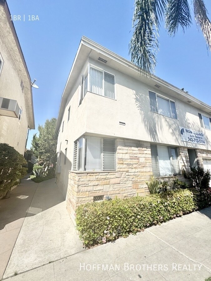 Building Photo - 1425 E Appleton St