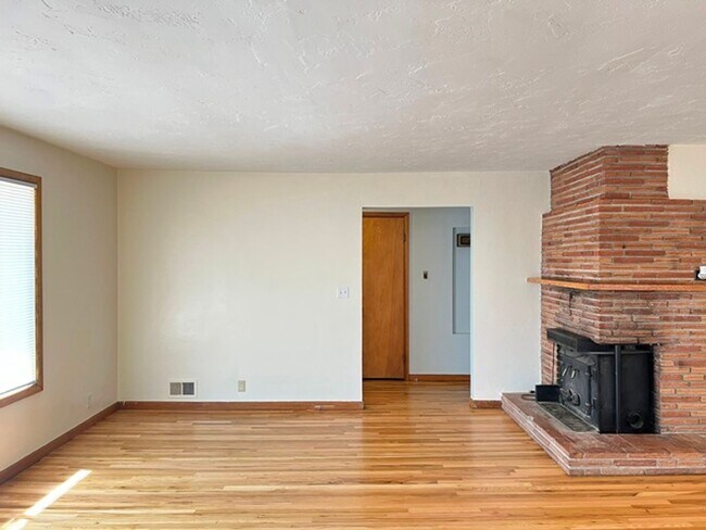 Building Photo - 720 Orchard Heights Rd NW