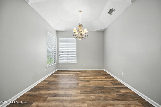 Building Photo - 4565 E Seneca Dr