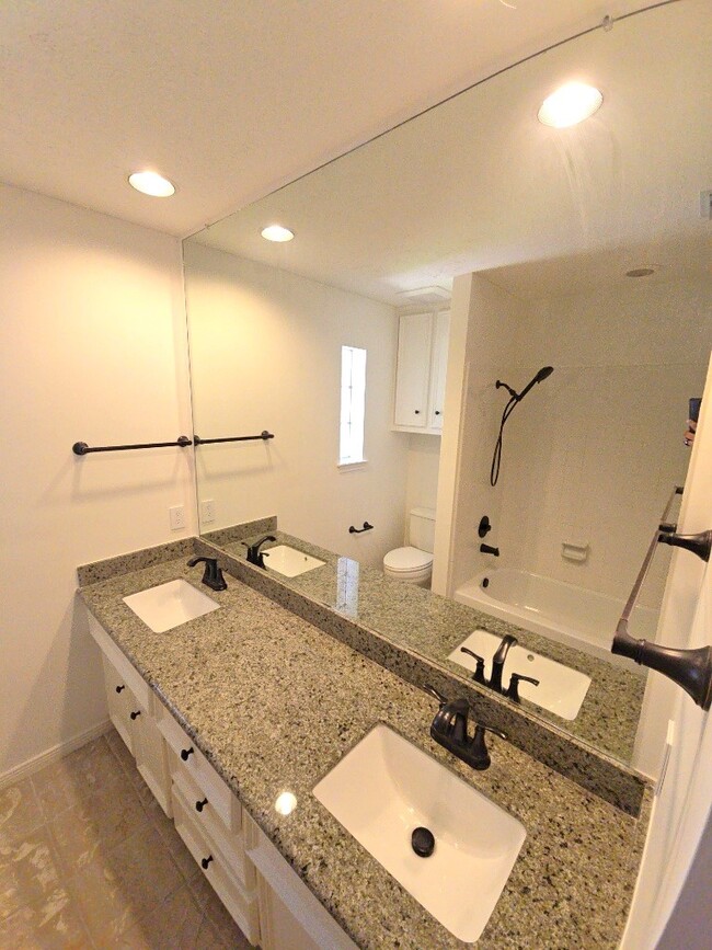 Building Photo - 2502 Fairwind Dr