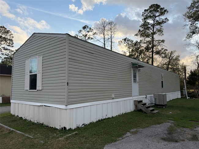 Building Photo - 3510 Fox Dr