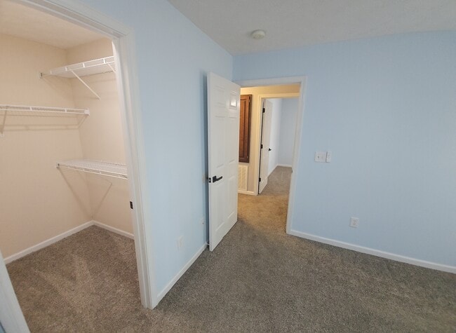 Building Photo - 817 Pine Hill Ct