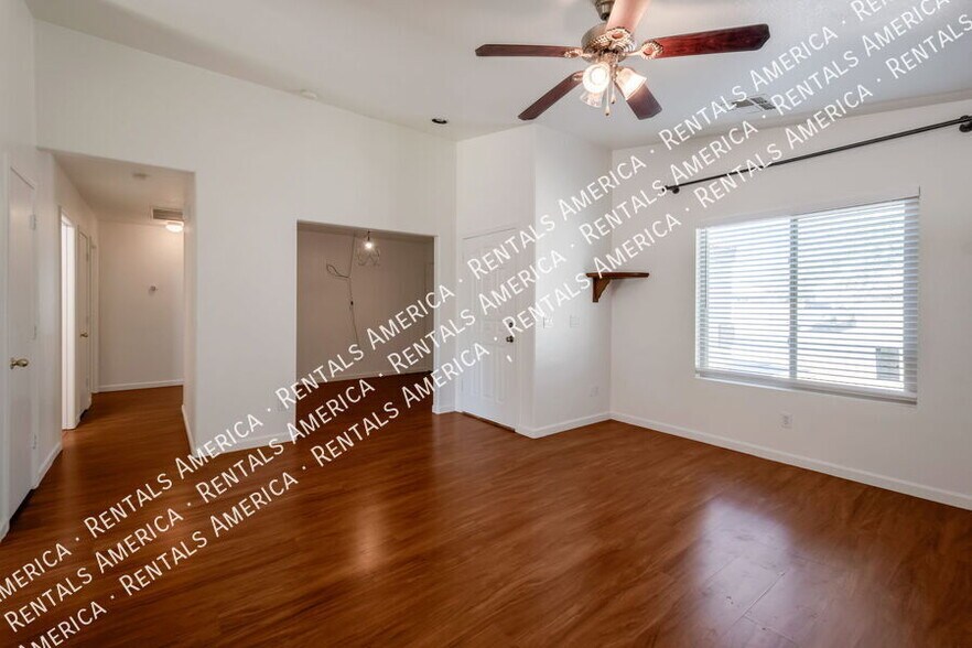 Building Photo - 1745 E Cheyenne St